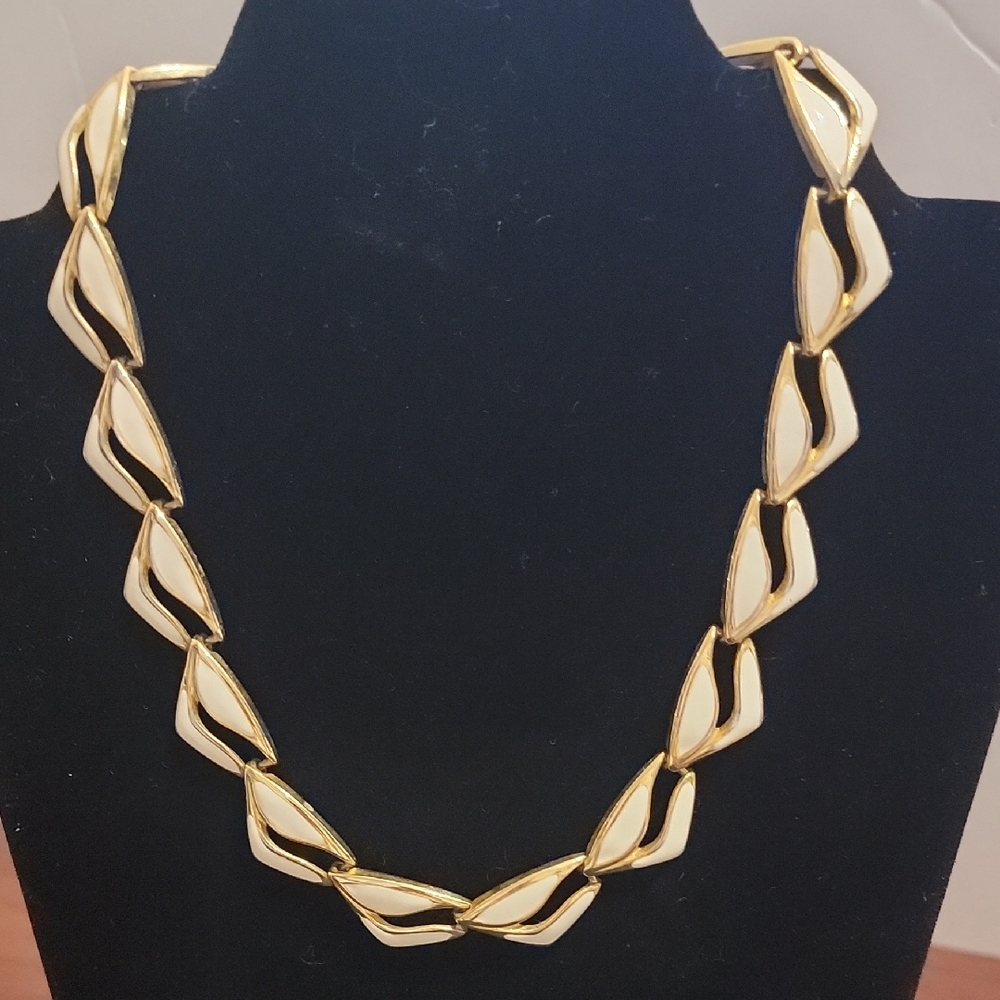 Vintage Elegant Gold Tone and Cream Enamel Geometric Link Choker 18 Inch